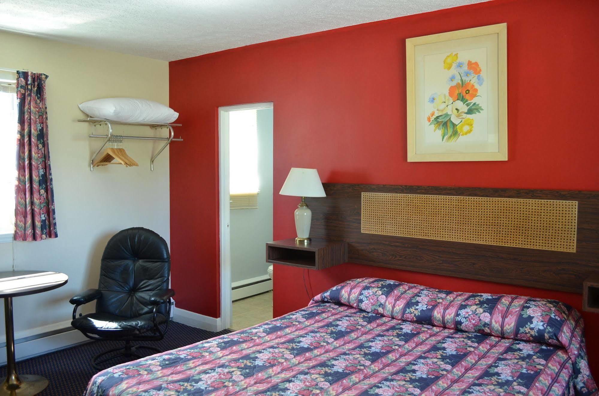 Walkerton Inn Motel エクステリア 写真