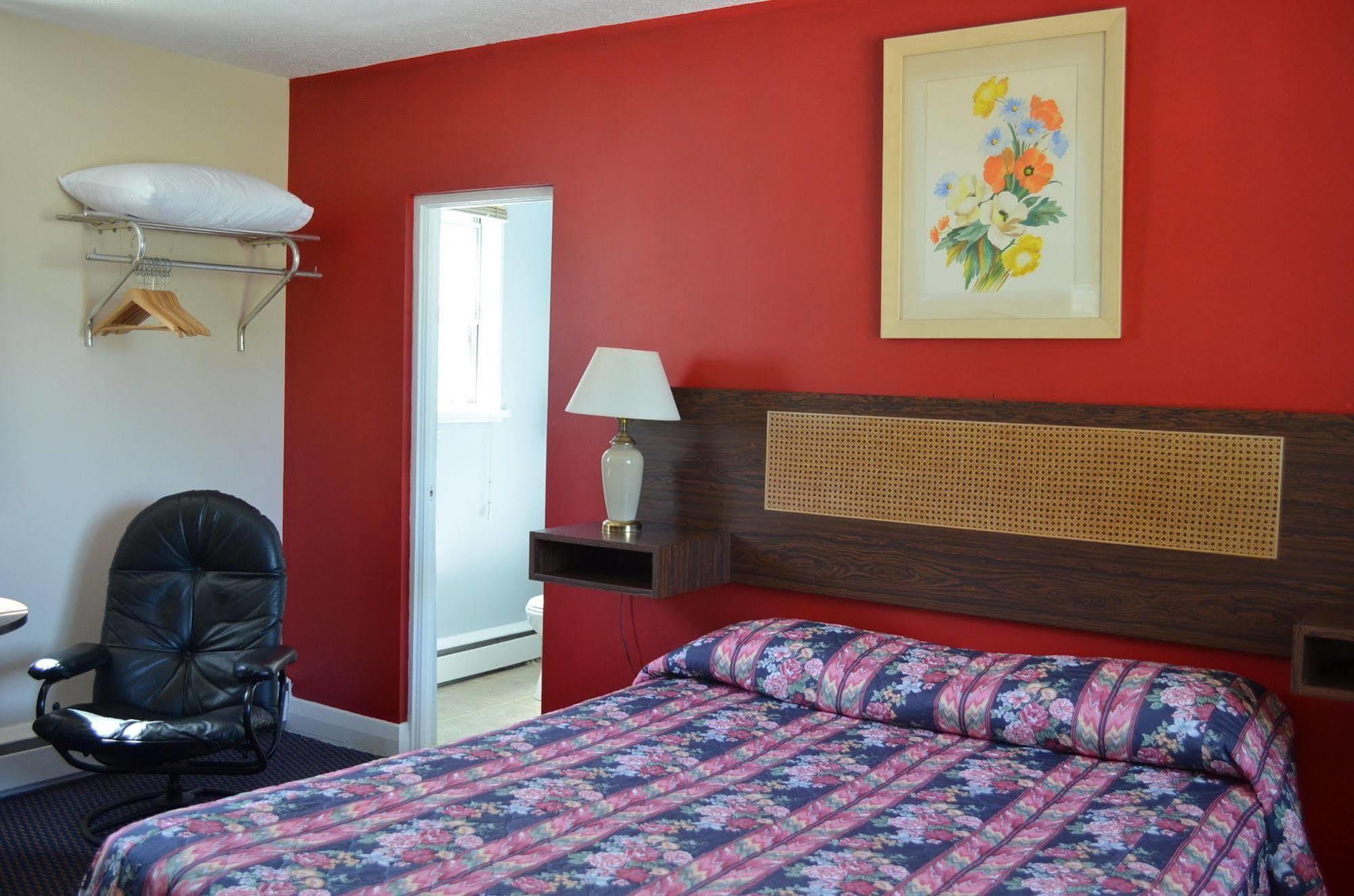 Walkerton Inn Motel エクステリア 写真