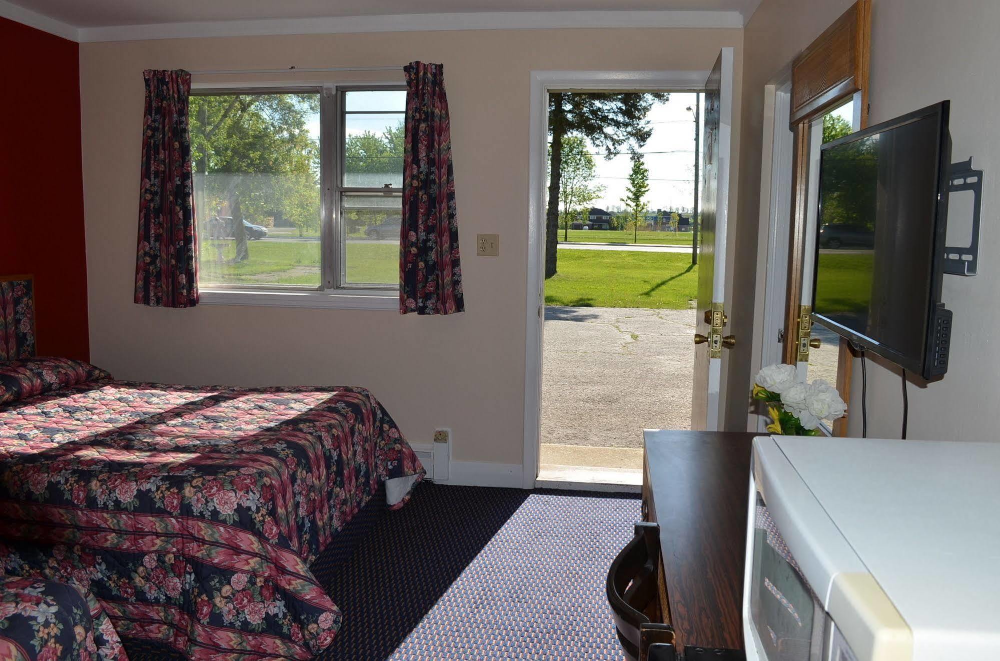 Walkerton Inn Motel エクステリア 写真