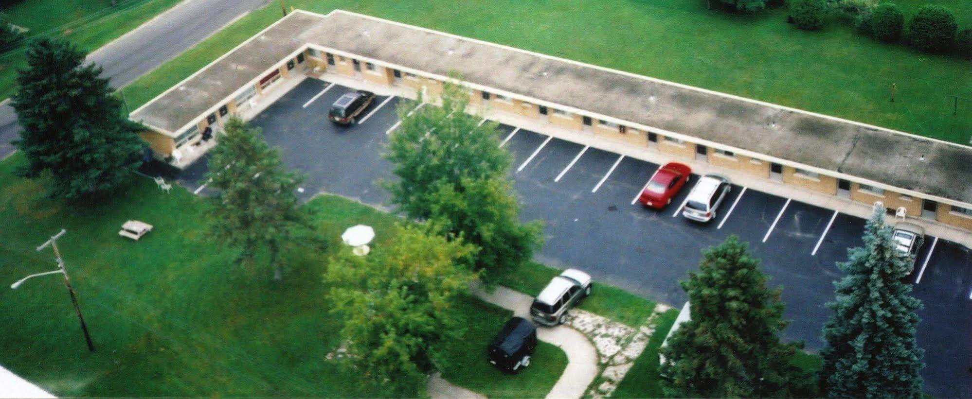 Walkerton Inn Motel エクステリア 写真