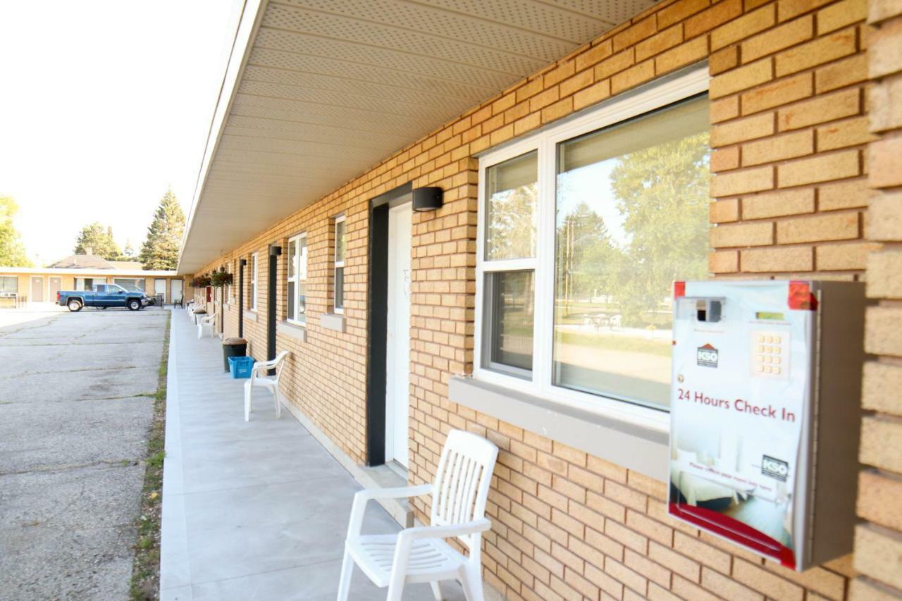 Walkerton Inn Motel エクステリア 写真