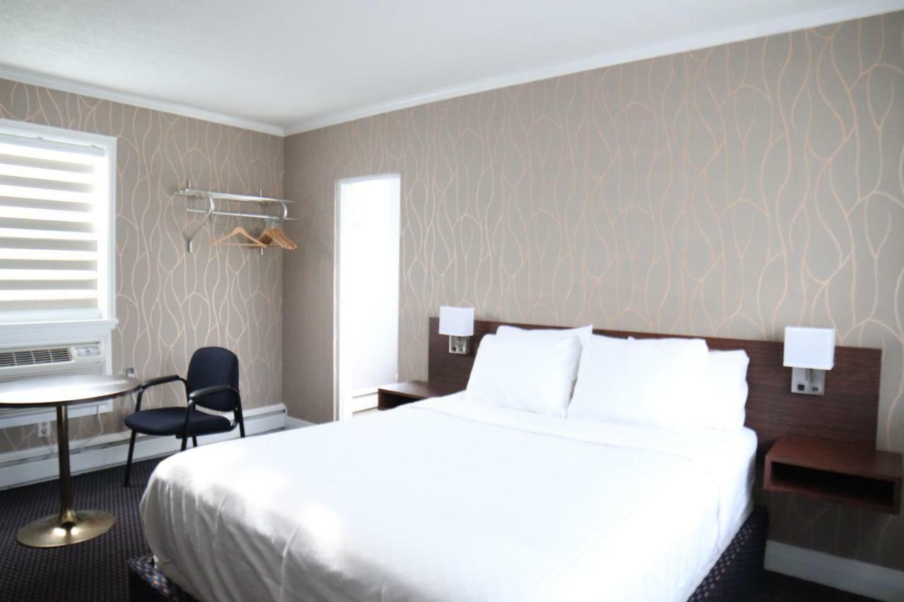 Walkerton Inn Motel エクステリア 写真