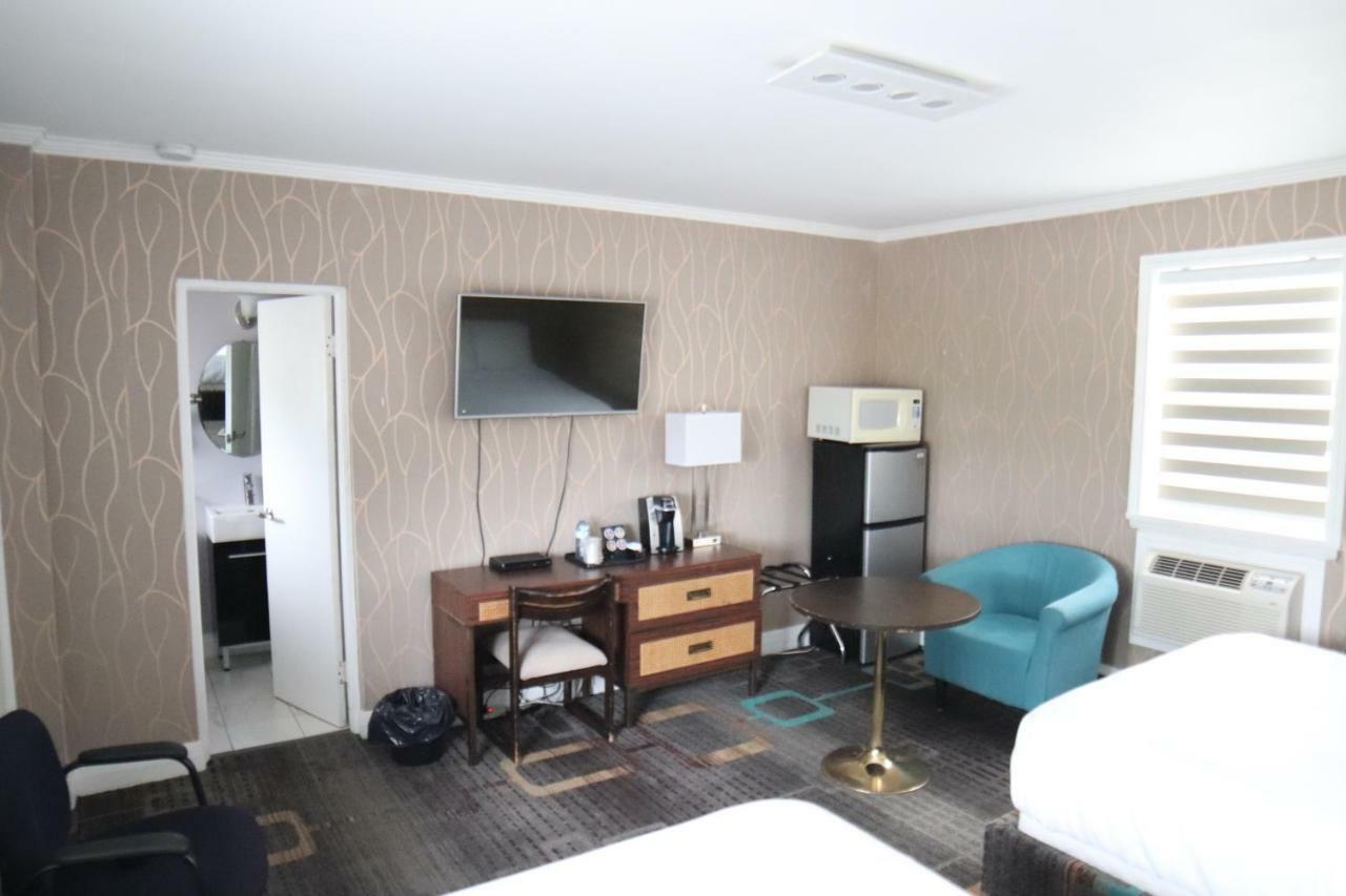 Walkerton Inn Motel エクステリア 写真